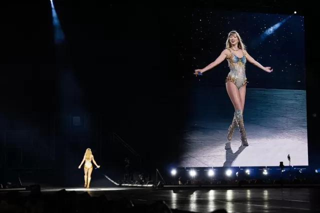 Taylor Swift's Acoustic Showcase Leaves Toronto Spellbound at the Rogers Centre